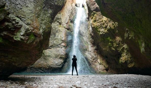 穿越荒野，征服山河，东风挑战者四驱越野房车让你畅享自由的旅程