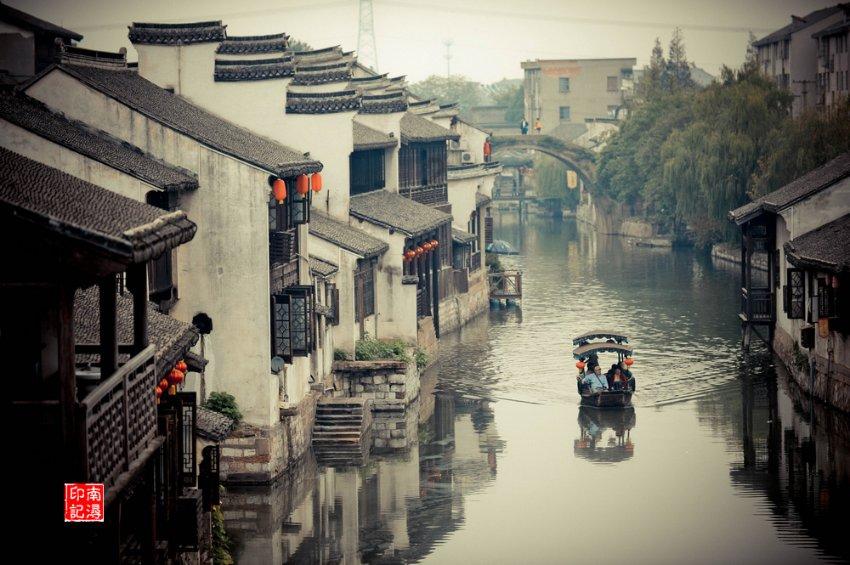 让人心动的惊艳宝藏文案:采世界之温柔,与明月同赠你